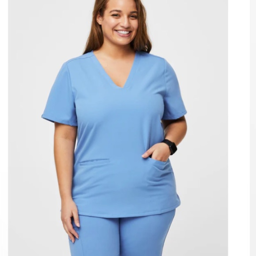 Figs blue casma top